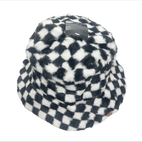 DO EVERYTHING IN LOVE Faux Fur Checkered Bucket Hat - Picture 3 of 6